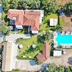 Ξενοδοχείο με διαμερίσματα Alexaria Holidays Homes 3*