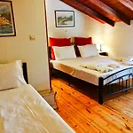 Alexaria Holidays Homes 3* Φρύνι