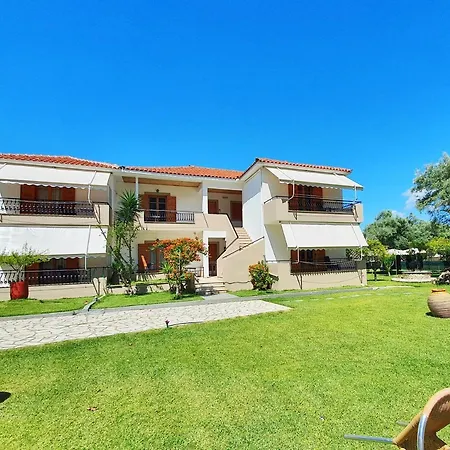 Alexaria Holidays Homes מלון דירות