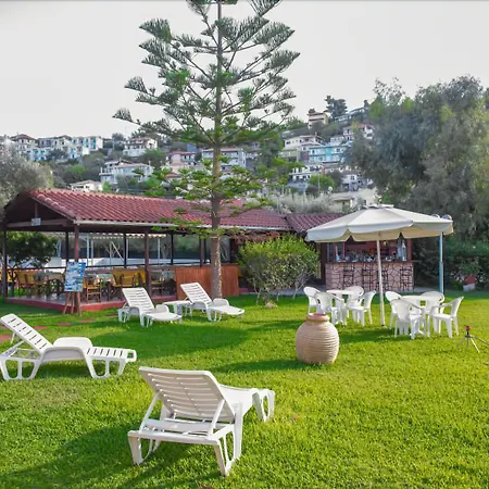 Alexaria Holidays Homes מלון דירות Frínion