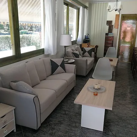 Alexaria Holidays Homes מלון דירות Frínion