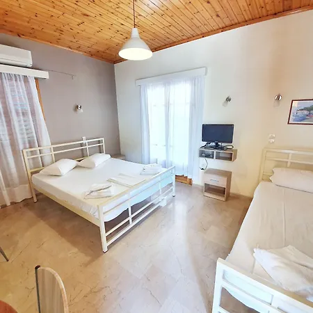 Alexaria Holidays Homes מלון דירות Frínion
